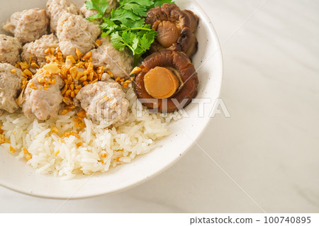 Dried Rice Porridge with Boiled Pork Bowl 100740895