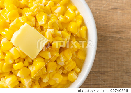 Butter corn or Sweet corn 100740896