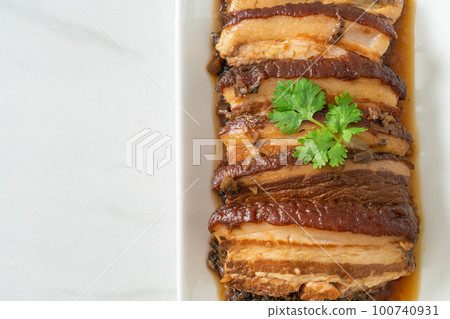 Steam Belly Pork With Swatow Mustard Cubbage Recipes or Mei Cai Kou Rou 100740931