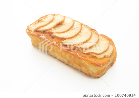 apple loaf crumbled cake on white background apple loaf crumbled cake on white background 100740934