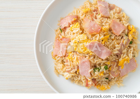 bacon ham fried rice on plate 100740986