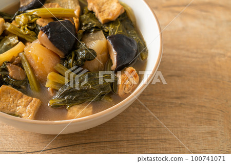 Chinese vegetable stew with tofu or mixture of vegetables soup Chinese vegetable stew with tofu or mixture of vegetables soup 100741071