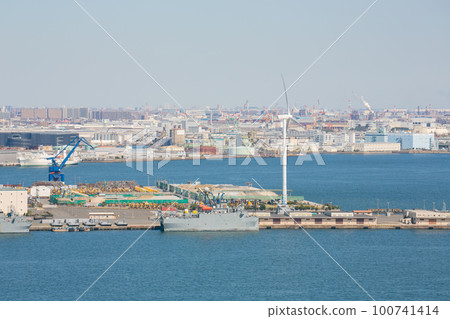 View from Yokohama Minatomirai towards Tokyo View from Yokohama Minatomirai towards Tokyo 100741414