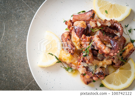 grilled octopus or squid with butter lemon sauce grilled octopus or squid with butter lemon sauce 100742122