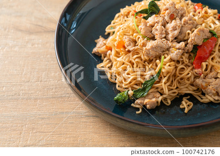 stir-fried instant noodles with basil and minced pork stir-fried instant noodles with basil and minced pork 100742176