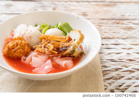 (Yen-Ta-Four) - Thai Style Noodle with assorted tofu and fish ball in Red Soup (Yen-Ta-Four) - Thai Style Noodle with assorted tofu and fish ball in Red Soup 100742408