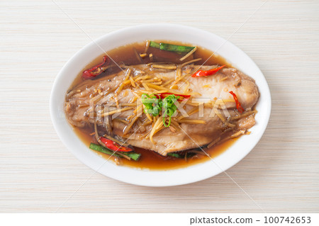 Steamed Fish with Soy Sauce Steamed Fish with Soy Sauce 100742653