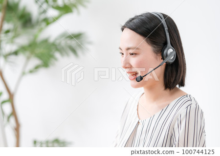 接線員耳機商務女性 100744125