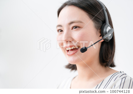 Operator headset business female 100744128