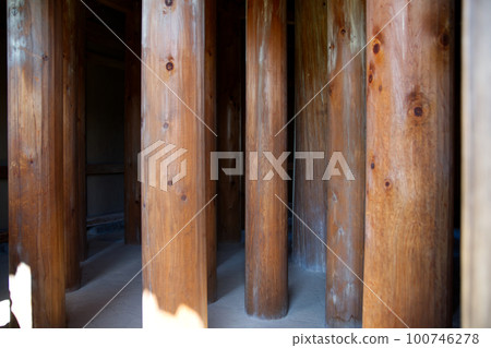 Marichi城堡後面倉庫的柱子 100746278