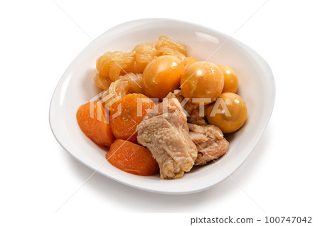 chicken kumquat, stewed dish chicken kumquat, stewed dish 100747042