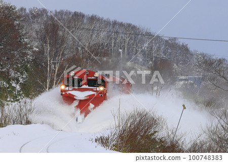 冬季在宗谷幹線上行駛的羅素汽車 100748383
