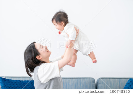 安撫她的孩子的母親 安撫她的孩子的母親 100748530