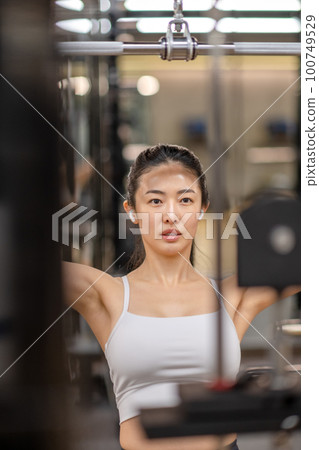 female physical doctor lifestyle 100749529