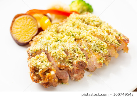 Herb bread crumbs grilled chicken Herb bread crumbs grilled chicken 100749542