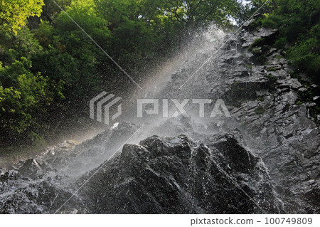 Spray of Mifune Falls (Yoshino District, Nara Prefecture) 100749809