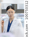 female physical doctor lifestyle 100750312