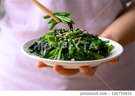 Korean spinach salad (Sigeumchi namul), Korean side dish 100750935