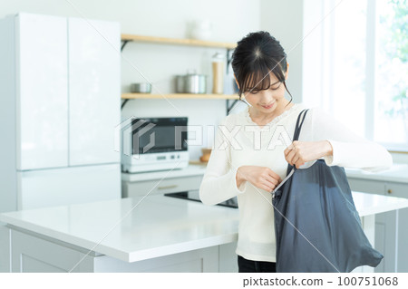 young woman with my bag 100751068