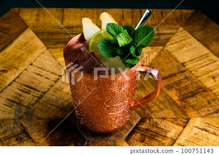Cocktail gin whisky zacapa on the vintage wooden bar 100751143