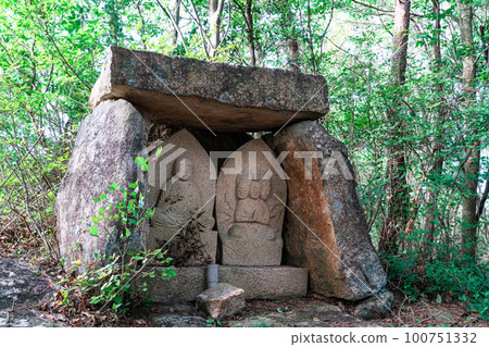 Iwaya's Bato Kannon and Kobo Daishi's stone Buddha, Soja City, Okayama Prefecture 100751332
