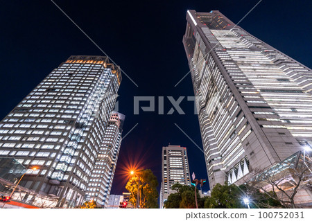 《神奈川縣》橫濱港未來寫字樓所有建築物照明夜景 《神奈川縣》橫濱港未來寫字樓所有建築物照明夜景 100752031
