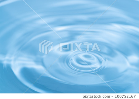 water splash action shot water splash action shot 100752167