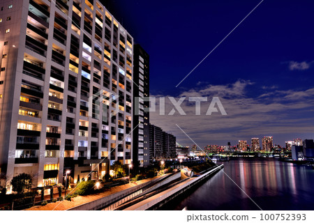 Night view of The Harumi Residence and Shibaura Wharf seen from Asashio Kobashi Night view of The Harumi Residence and Shibaura Wharf seen from Asashio Kobashi 100752393