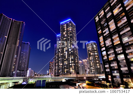 Night view of Du Tour WEST building and The Tokyo Towers Mid Tower seen from Asashio Kobashi Night view of Du Tour WEST building and The Tokyo Towers Mid Tower seen from Asashio Kobashi 100753417