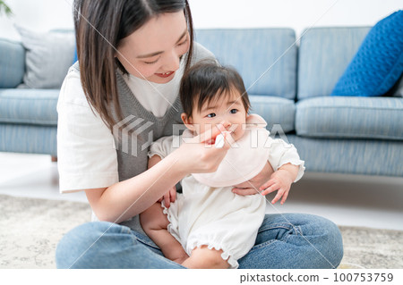 Baby eating baby food Baby eating baby food 100753759