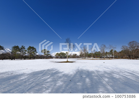 Fukiage Kogen campsite with a beautiful snowy landscape during the winter holidays 100753886