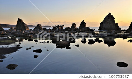 Hashima-iwa (Wakayama prefecture Kushimoto-cho) Hashima-iwa (Wakayama prefecture Kushimoto-cho) 100753987