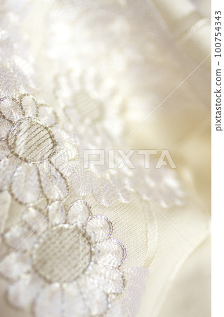白色立體圖像剪裁和服婚紗禮服圖像照片 100754343