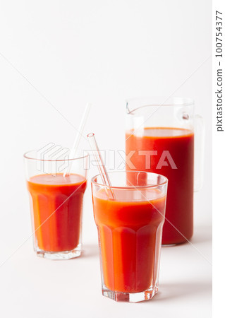 Freshly squeezed tomato juice Freshly squeezed tomato juice 100754377