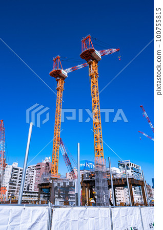 品川建築施工，高輪門戶，品川，晴朗的天氣，15 號公路，東京的城市景觀 100755815