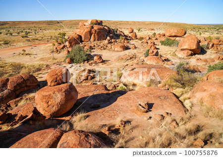 魔鬼大理石的奇觀蔓延開來 100755876