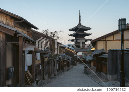 Yasaka塔在京都 100756282