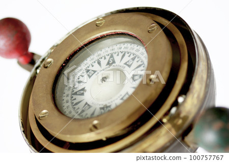 Early 1900s compass Small boat compass with Kelvin ball Early 1900s compass Small boat compass with Kelvin ball 100757767