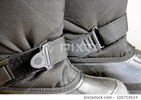 Up image cut of foreign-made cold-resistant snow boots Up image cut of foreign-made cold-resistant snow boots 100758624
