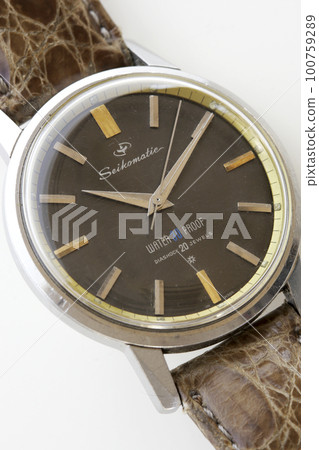 Old Japanese watch from the 1960s 100759289