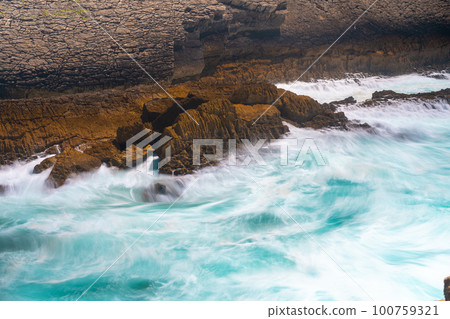 Atlantic ocean. Stormy summer day Big sea wave on rocky beach. Beaty in nature. Dramatic sea view 100759321
