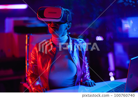 surprised modern woman in vr headset in modern office surprised modern woman in vr headset in modern office 100760740