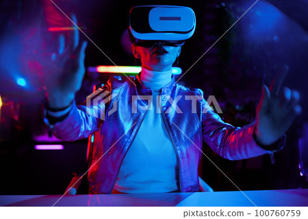 modern woman in virtual reality goggles in modern office 100760759