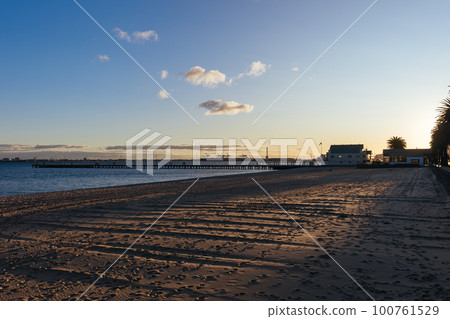 Kerford Rd Pier at Sunset in Melbourne Australia 100761529