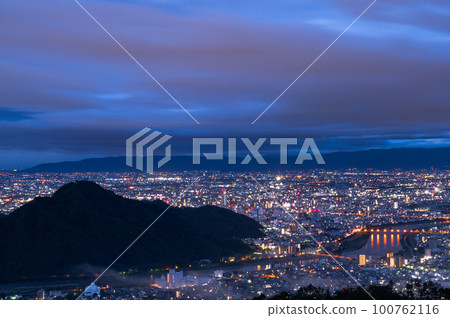 Night view of Gifu 100762116