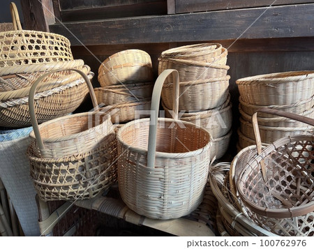 Old retro hand-woven bamboo basket - Stock Photo [100762976] - PIXTA
