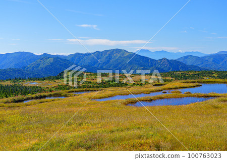 Mt. Naeba, a paradise in the sky with autumn leaves, one hundred famous mountains Niigata Mt. Naeba, a paradise in the sky with autumn leaves, one hundred famous mountains Niigata 100763023