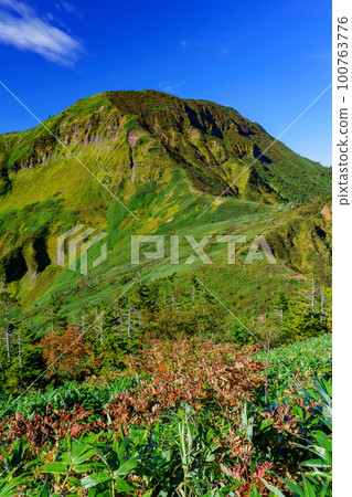Mt. Naeba Climbing 100 Famous Mountains for Autumn Leaves, Niigata, September 100763776