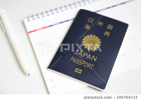 Passport and calendar Overseas travel image 100764133