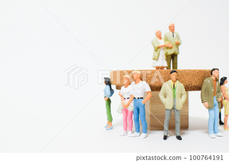 Image of young people supporting the elderly Image of young people supporting the elderly 100764191